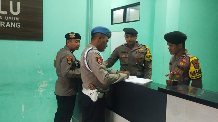 PENGECEKAN BUKU MUTASI PERSONIL PAM KANTOR BAWASLU KAB. TANGERANG OLEH ANGGOTA SIPROPAM