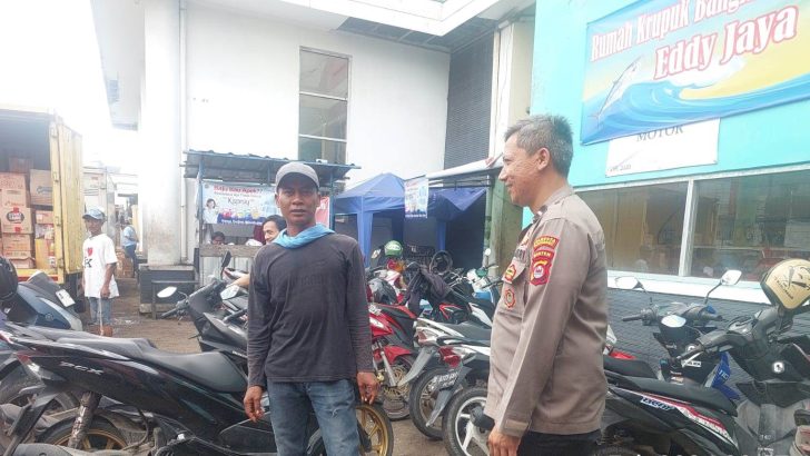 PERSONIL  SATBINMAS HIMBAUAN KAMTIBMAS KEPADA PETUGAS PARKIR PASAR CIKUPA