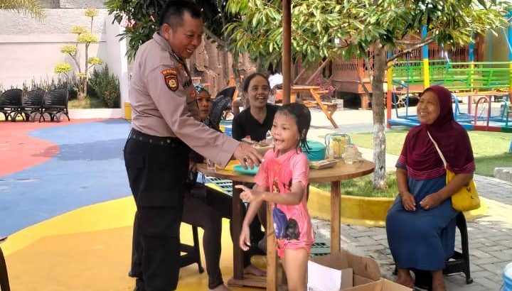 Personil Sat Pamobvit Polresta Tangerang melaksanakan patroli ke objek wisata di Kabupaten Tangerang