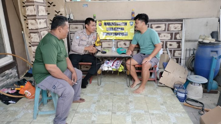 Bripka Dolfi Suhandi Laksanakan Sambang Warung Bhabinkamtibmas Ajak Pelihara Keamanan Wilayah