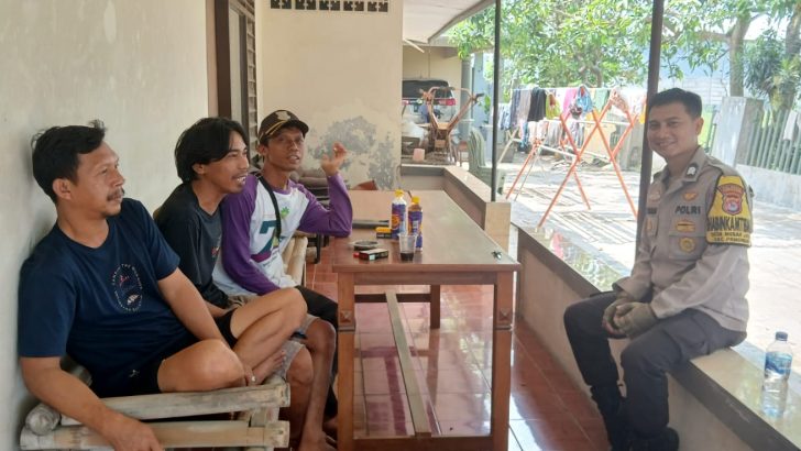 Sambangi Warga Dalam Rangka Program Polisi Peduli Pengangguran (POLIRAN) Brigadir Ahmad Samai Berikan Motifasi