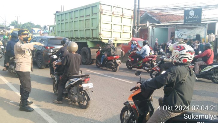 Polsek Cikupa Gelar Gatur Lalin di Jalan Raya Serang, Pastikan Kenyamanan Pengguna Jalan