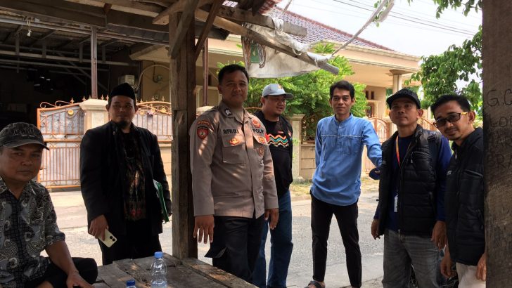 Menjaga Sinergitas dengan masyarakat, Briptu Rifki Eka lakukan Patroli Mobile dan Dialogis di Desa Kresek