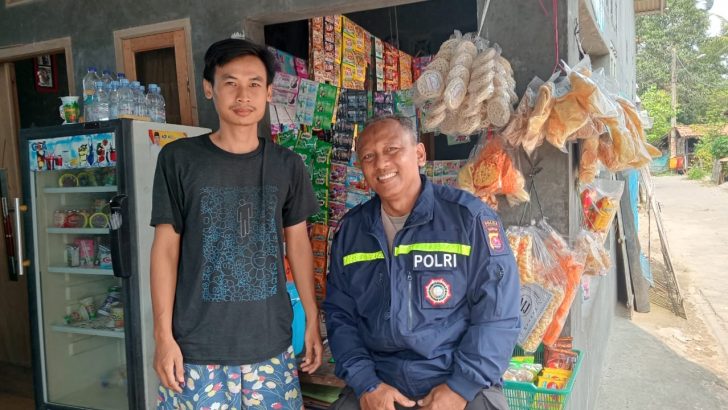 Aipda Bambang lakukan Sambang DDS di Desa Kresek sebagai bentuk upaya menjalin sinergitas dengan masyarakat.