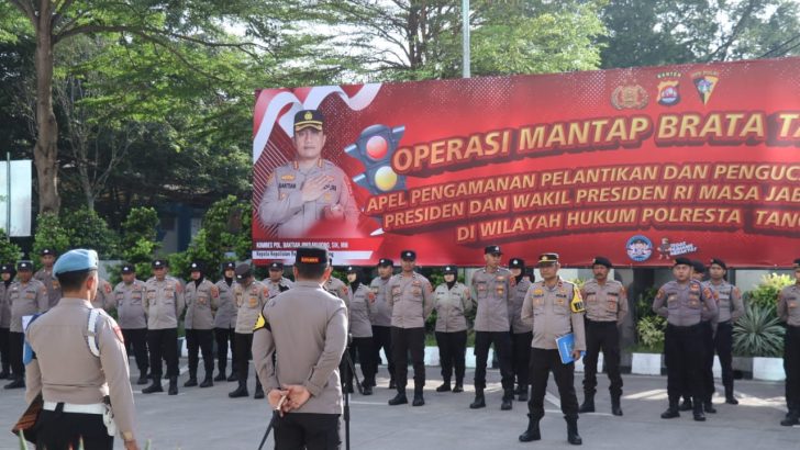 Personel Sie Keuangan Polresta Tangerang Mengikuti Apel Pagi Dipimpin Kapolresta Tangerang