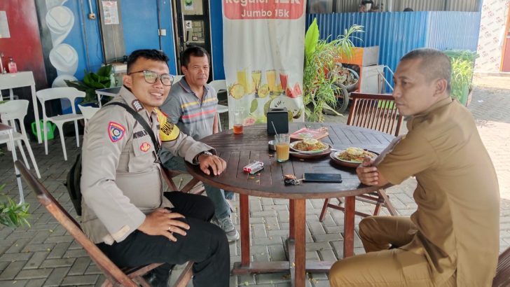 Bripka Novrizal Sambangi Warga Pasir Gadung, Tekankan Pentingnya Harkamtibmas