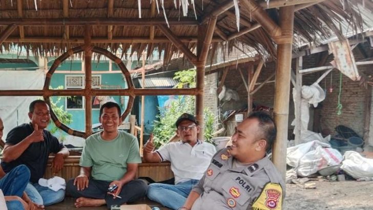 Babinkamtibmas Polsek Cisoka Polresta Tangerang melaksanakan giat sambang dan memberikan arahan pesan-pesan Kamtibmas