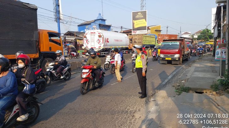 Protap Gatur Lalin Polsek Cikupa: Arus Lalu Lintas Lancar di Jalan Raya Serang