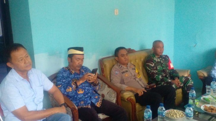 Bhabinkamtibmas dan Babinsa Kawal Musyawarah Batas Tanah SDN Cibadak III dan SDN Sukanagara