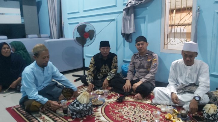 Agar warga merasa aman dan Damai anggota polsubsektor Jayanti polsek Cisoka Polresta Tangerang melaksanakan giat sambang di desa binaannya.