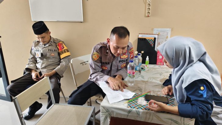 Melakukan kegiatan sambang dengan warga binaannya oleh anggota polsubsektor jayanti Polsek Cisoka Polresta Tangerang
