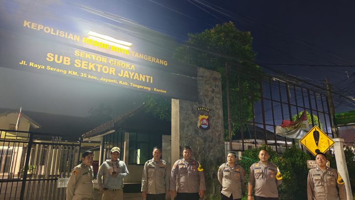 Melaksanakan kegiatan Patroli Mobile di wilayah Hukum Polsek Cisoka yang di Lakukan oleh anggota Polsek Cisoka Polresta tangerang