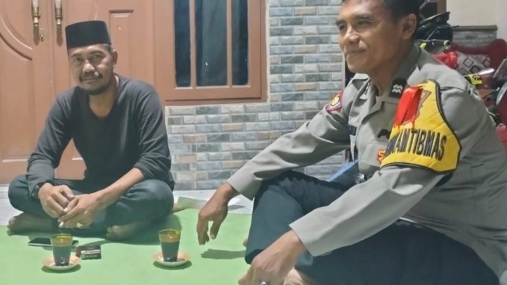 Aiptu Sukarna kunjungi Tokoh Pemuda Desa Cibetok guna menjalin Tali Silaturahmi dengan para pemuda.