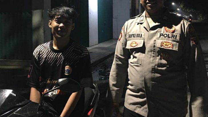 Briptu Rifki Eka lakukan giat Patroli Dialogis demi menjaga Harkamtibmas di Desa Kresek