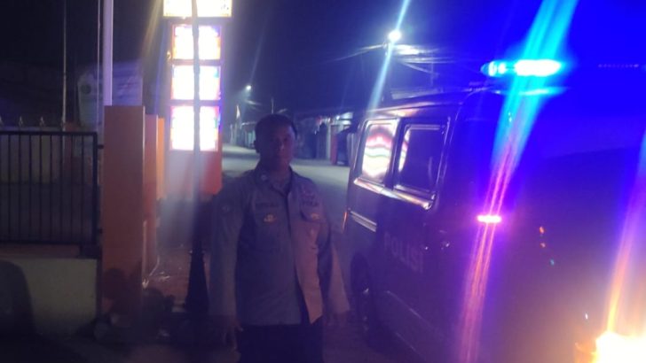 Briptu Rifki Eka tetap semangat menjaga wilayahnya dari Gangguan Kamtibmas Malam Hari.