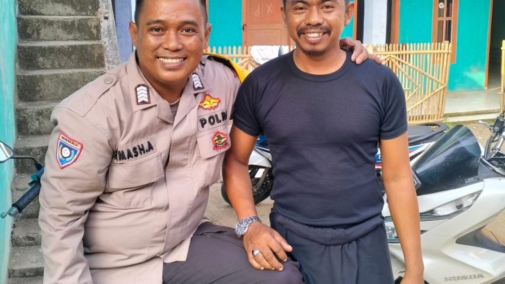 Bripka Dimas H Arvi selaku Polisi RW sangat semangat kunjungi warga di Desa Jengkol