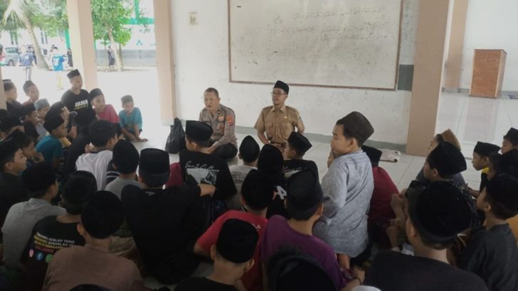 Kegitan Binredawan Satbinmas Polresta Tangerang Di Ponpes Al Mubaroq Ds Pete Kec Tigaraksa Kab Tangerang.