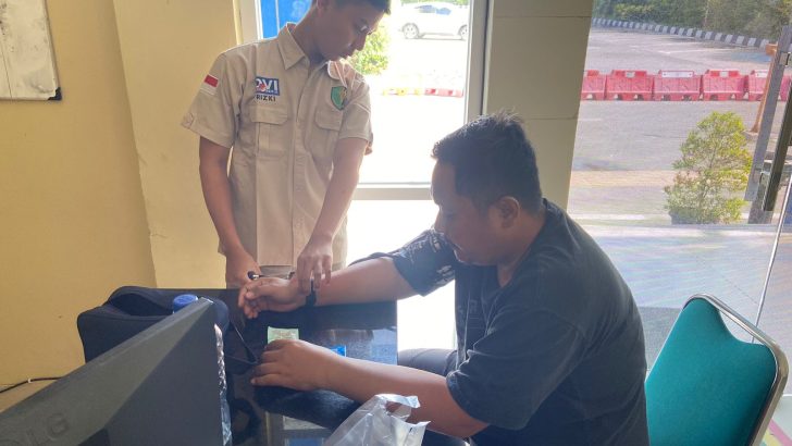 Pemeriksaan GDS, Asam Urat dan Kolesterol kepada Anggota Polri di Klinik Bhayangkara Polresta Tangerang 2024.