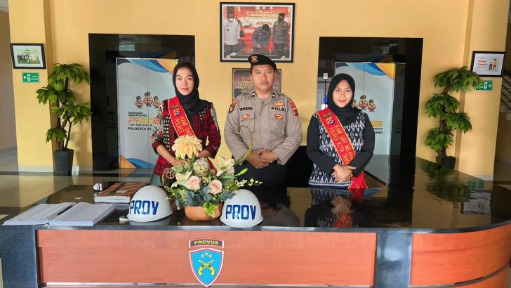 Personel Polwan Satbinmas Laksanakan Piket Pelayanan