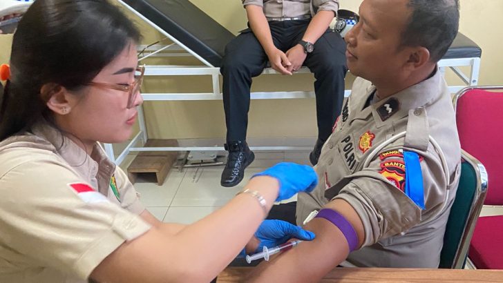 Pemeriksaan Kesehatan Sekaligus Pemberian Vitamin Dan Obat Terhadap Anggota Polresta Tangerang Yang Terlibat Dalam Rangka Operasi Zebra Maung 2024.
