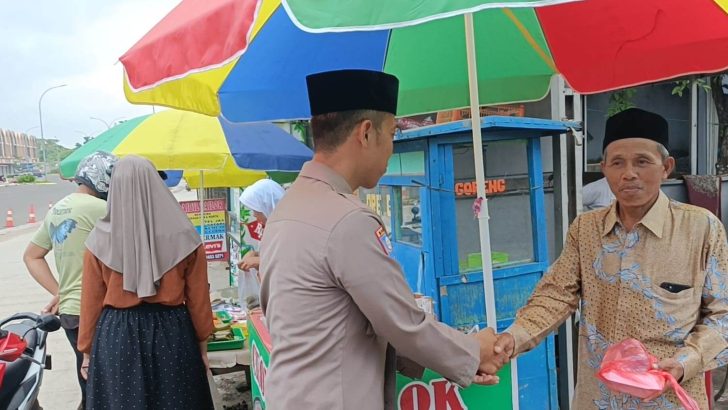 KBO Sat Binmas guna mewujudkan situasi kamtibmas yang aman dan kondusif sambangi warga dan sampaikan edukasi kamtibmas
