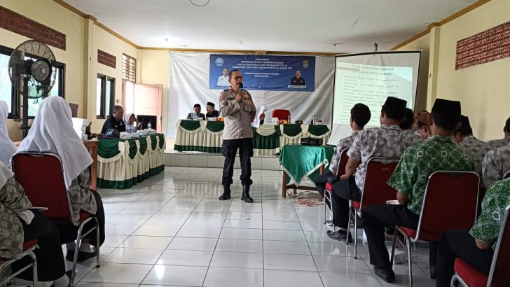 Kanit Bintibsos Satbinmas Giat Pembinaan pencegahan Narkoba bersama BNK Kabupaten Tangerang di Pondok Pesantren Darul Hikmah Kab. Tangerang