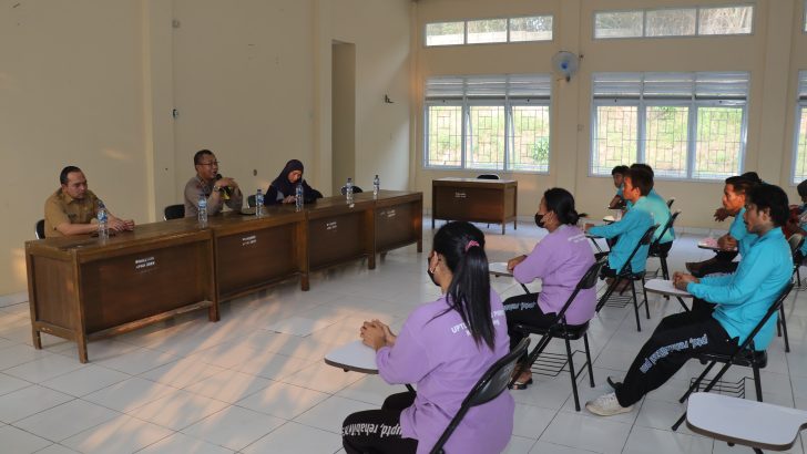 AKP Maskuri Wakasat Binmas memberikan penyuluhan dan pembinaan kepada PMKS