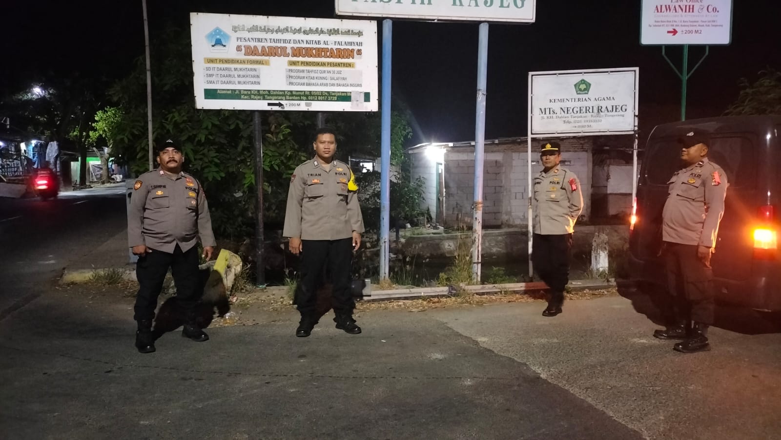 Kegiatan cipkon patroli mobile polsek rajeg polresta tangerang antisipasi gangguan kamtibmas pada malam hari