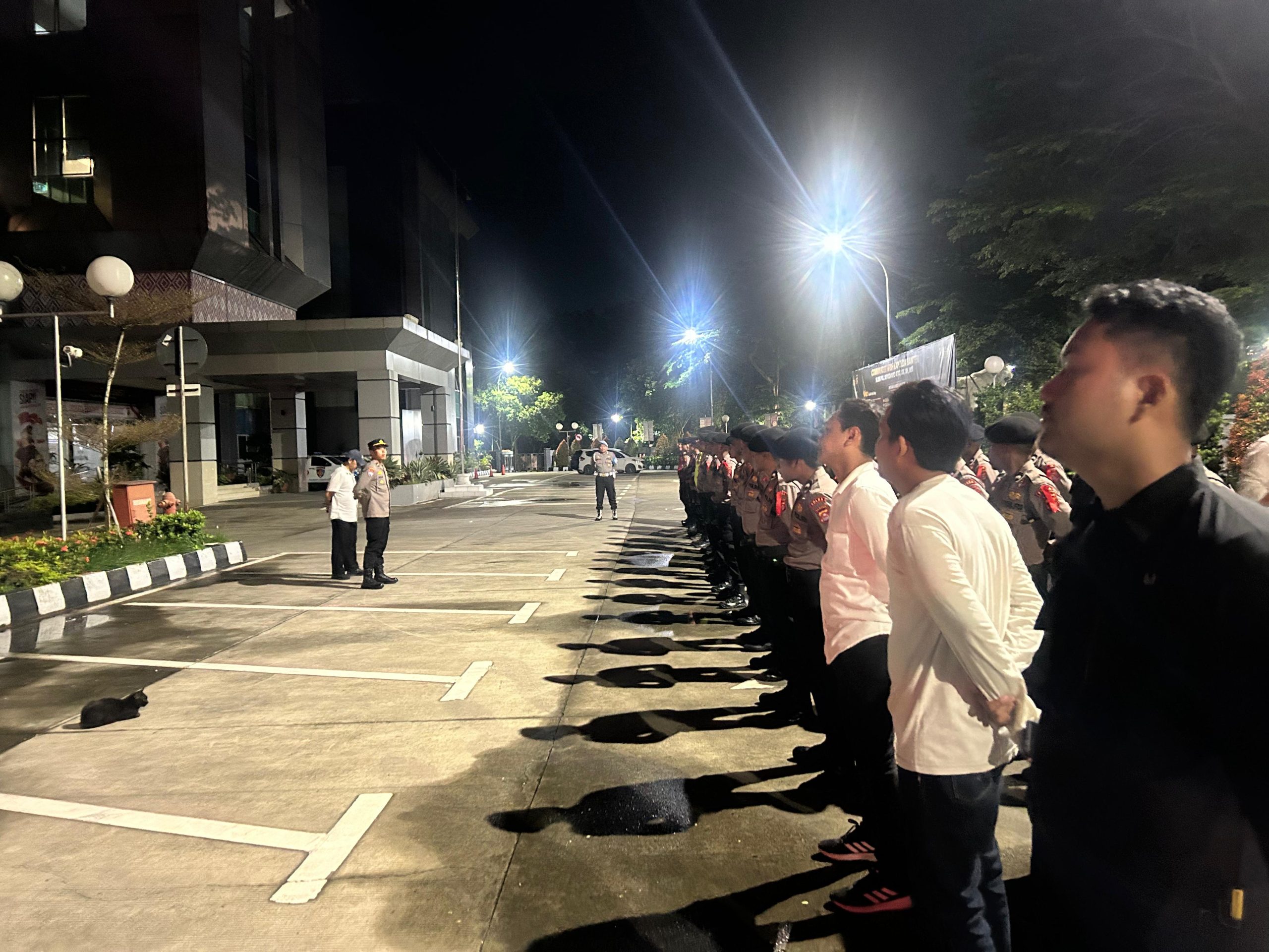 Anggota Sat Reskrim Polresta Tangerang Laksanakan Apel Malam untuk Menjaga Kamtibmas