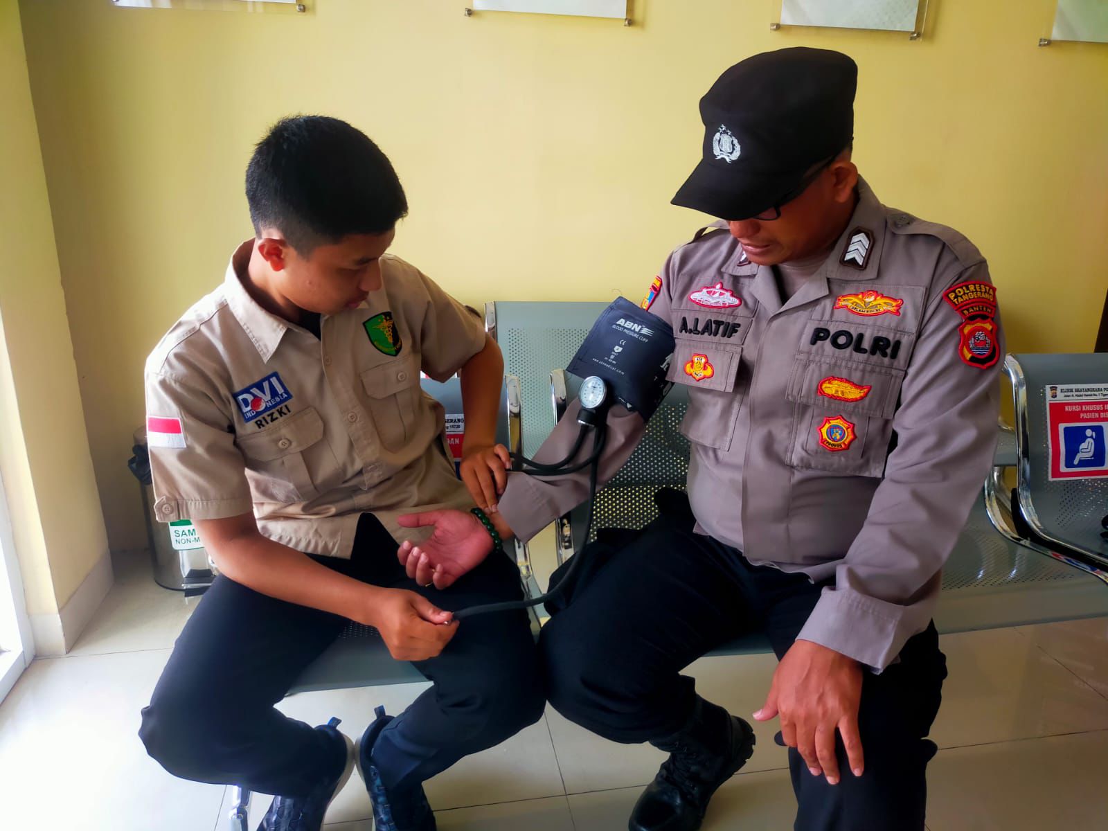 Pemeriksaan Kesehatan Serta Pemberian Vitamin/Obat Oleh Banops Siddokes Kepada Anggota Polresta Tangerang Dalam Kegiatan OMP 2024.