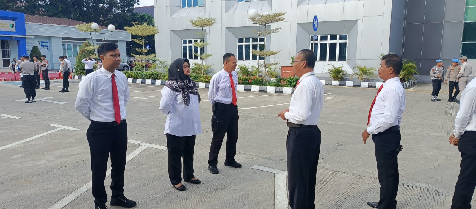 Wakasat Reskrim Berikan Arahan Kepada Anggota Usai Apel Pagi