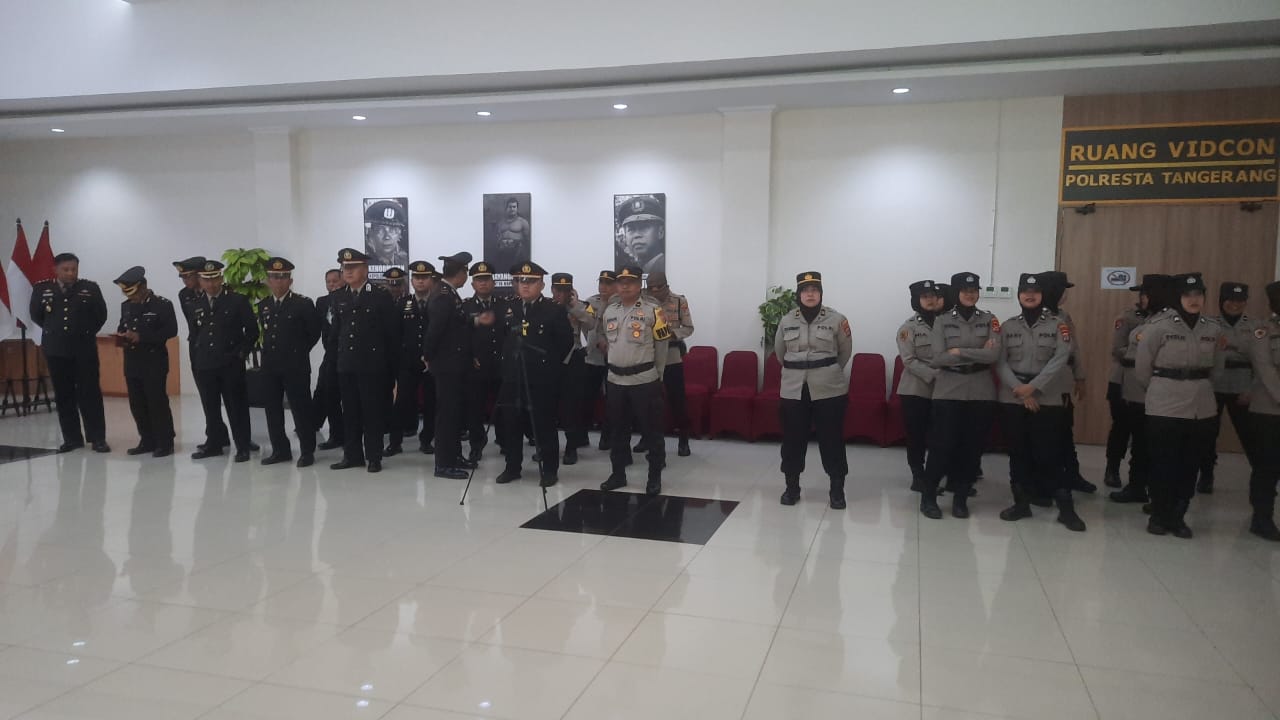 Anggota Sat Reskrim Ikuti Upacara Peringatan Hari Ibu ke-96 di Polresta Tangerang