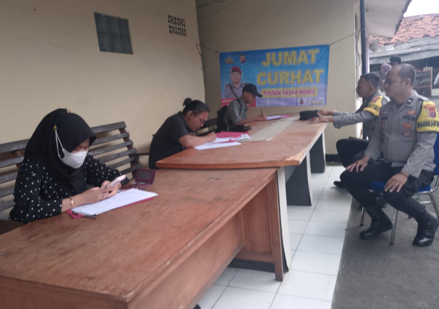 Bhabinkamtibmas Polsek Pasar Kemis Polresta Tangerang Laksanakan Jumat Curhat Keliling