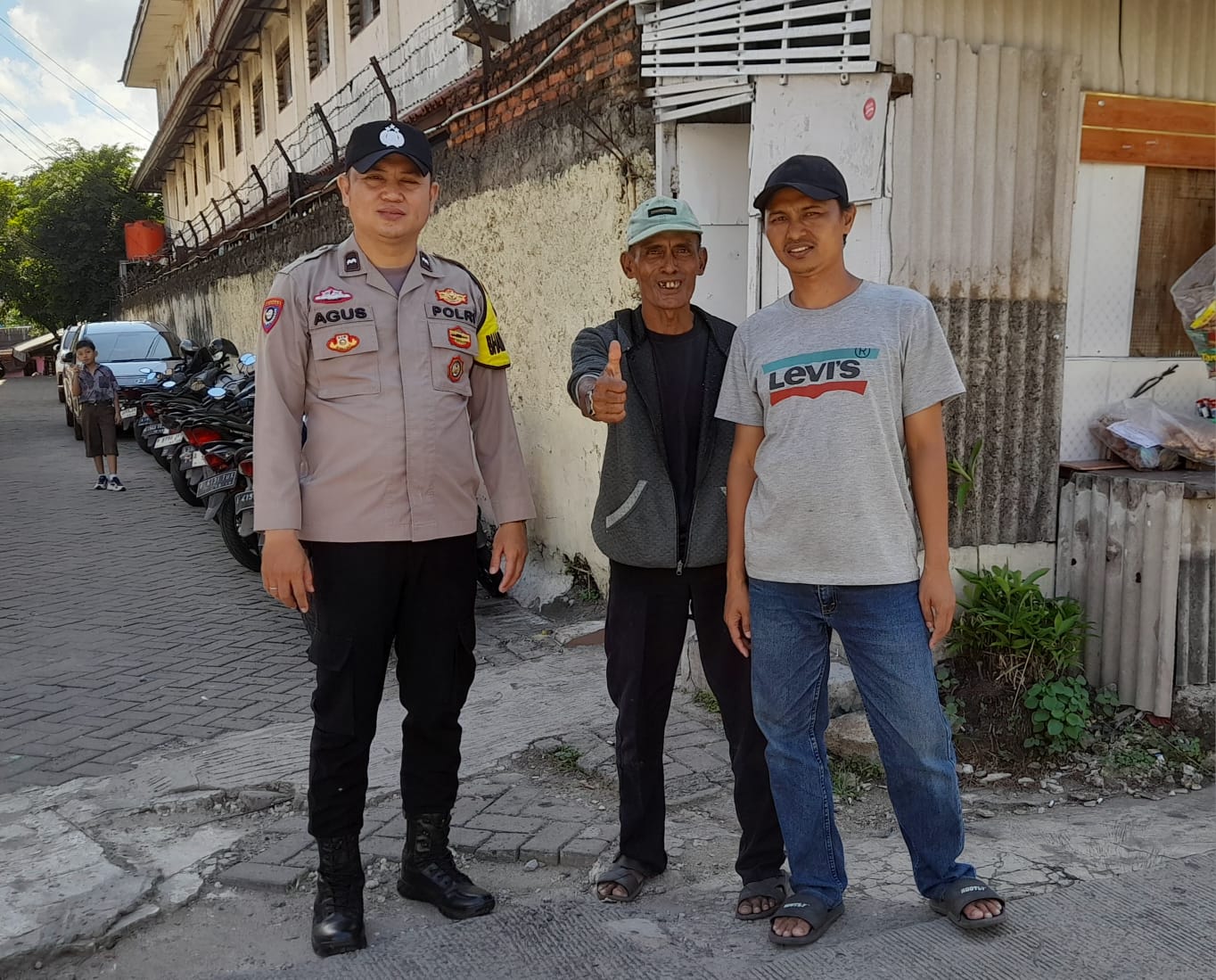 Peduli Pengangguran: Upaya Bhabinkamtibmas Polsek Pasar Kemis Berikan Motovasi Kepda Warga