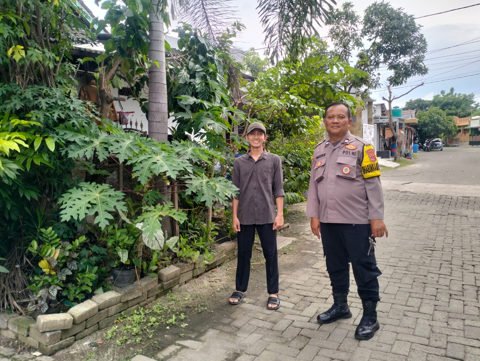 Bhabinkamtibmas sambang dan memberikan himbauan kamtibmas Kepada warga Desa Sukamantri