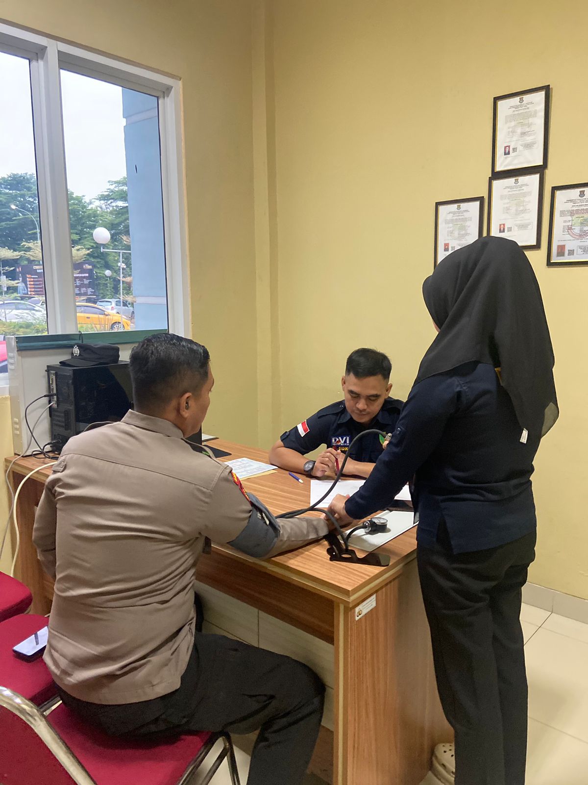 Pelayanan Kesehatan Kepada Anggota Serta Masyarakat Yang Berobat Di Klinik Bhyangkara Polresta Tangerang
