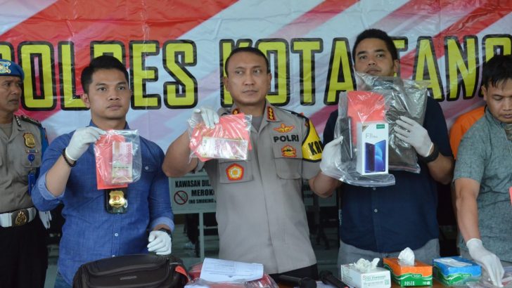Kurang dari 24 jam Satuan Reserse Kriminal Polresta Tangerang, berhasil menangkap pelaku pembunuhan sopir truk galon
