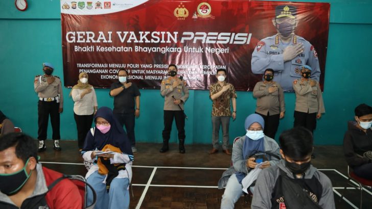 Kapolresta Tangerang Tinjau Gerai Vaksin Presisi, 3.000 Orang Vaksinasi Diarahkan Pakai Masker Double