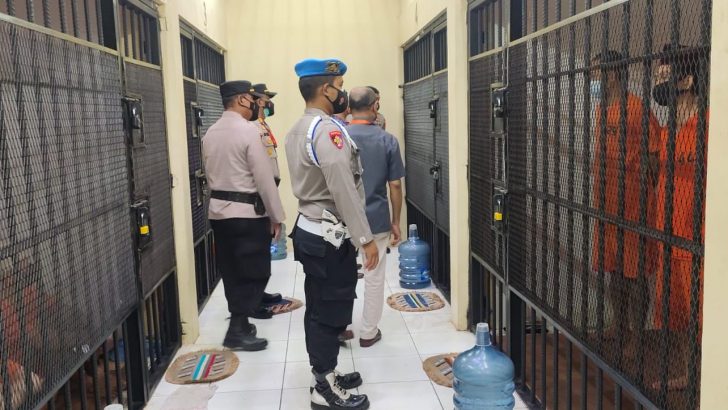 Cek Ruang Tahanan, Pawas Polresta Tangerang Tekankan Jaga Kebersihan dan Kesehatan