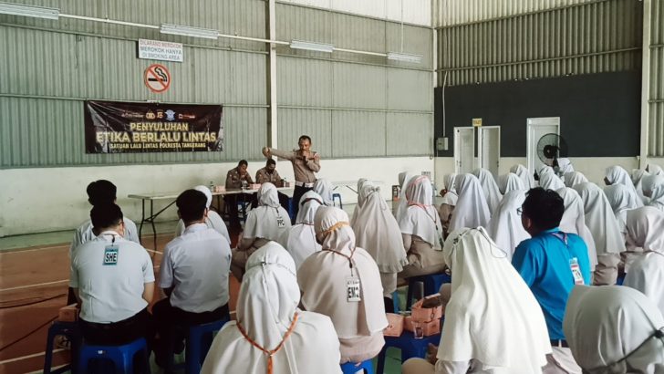 Ratusan Karyawan PT. EDS Manufacturing Indonesia (PEMI)Ikuti Penyuluhan Etika Berlalu lintas