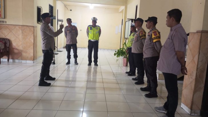 Melanjutkan tugas rutin, Personil Polsek Balaraja Apel Pagi di Mapolsek Balaraja.