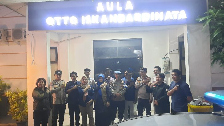 Anggota Polsek Mauk Giat pengecekan Kotak Suara Di PPK Kecamatan Mauk