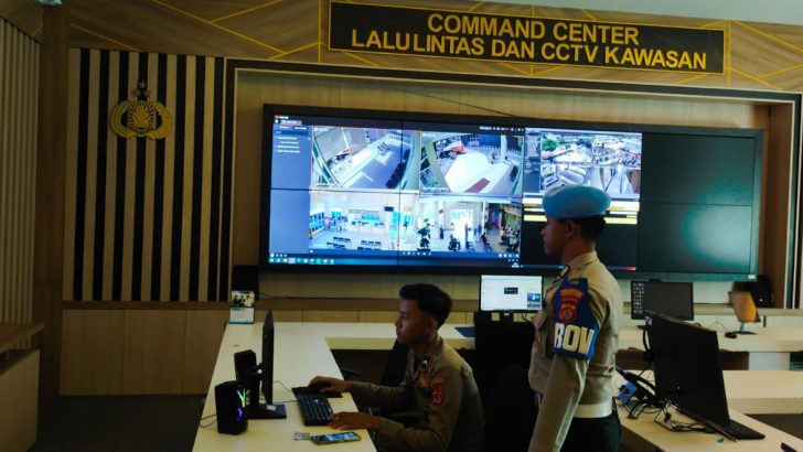 PENGECEKAN SITUASI RUANG COMMAND CENTRE POLRESTA TANGERANG OLEH PIKET SIPROPAM POLRESTA TANGERANG
