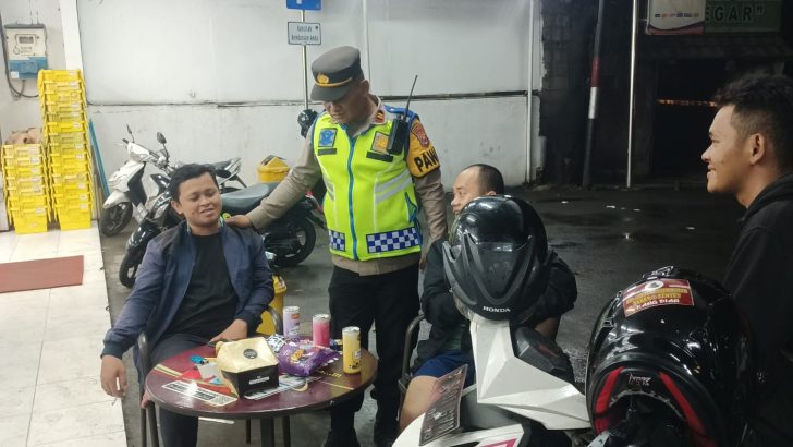 Personil Bhabinkamtibmas Patroli Barcode di titik-titik yang sudah ditentukan