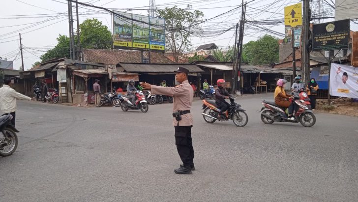 Pelayanan Pagi Hari, Polsek Cisoka Polresta Tangerang Laksanakan Gatur Lalin
