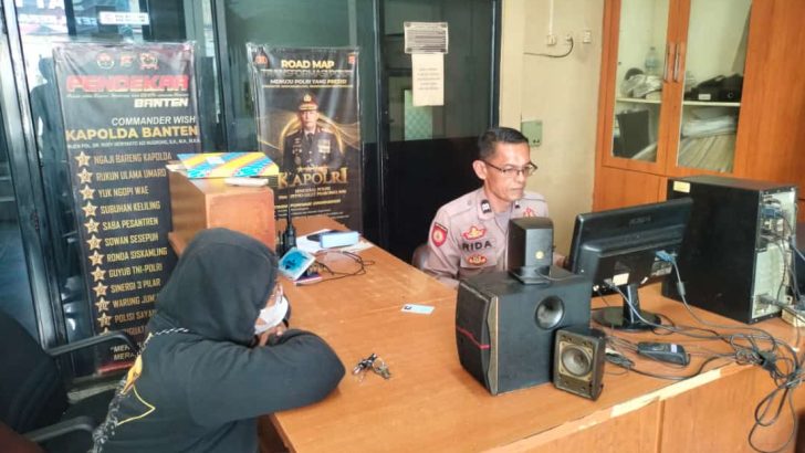 Pelayanan terhadap masyarakat di SPKT Polsek Cisoka