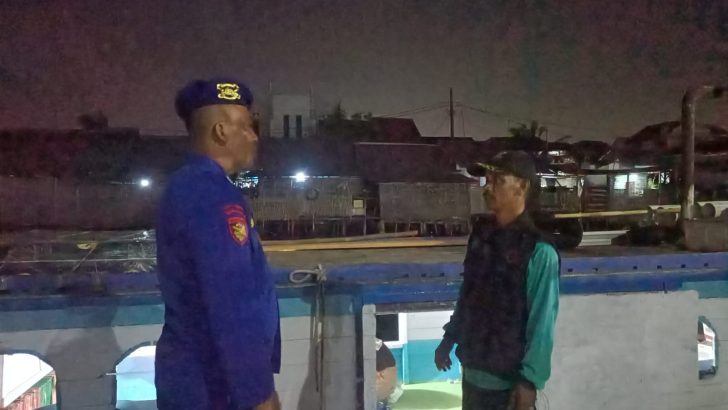 Tingkatkan Patroli Malam Hari Di Dermaga Pelabuhan Tradisional Oleh Personel Sat Polairud Polresta Tangerang