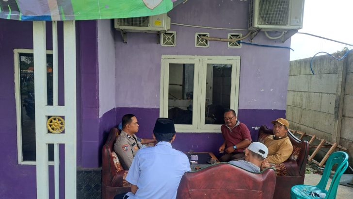Bhabinkamtibmas Sambang Ke Masyarakat Rw 02 Desa Pekayon