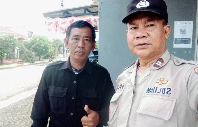 Tigaraksa_/…. Sebagai wujud kedekatan Polisi dengan warga masyarakat, kegiatan Bhabinkamtibmas tidak hanya melakukan sambang maupun sosialisasi, namun secara rutin juga mendatangi atau silaturahmi langsung dari rumah ke rumah atau door to door system (DDS) di desa binaannya.