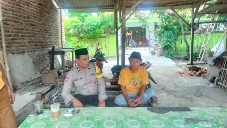 Bhabinkamtibmas Polsek Balaraja Polresta Tangerang giat Sambang warga door to door di Darkum PolsekBhabinkamtibmas Polsek Balaraja Polresta Tangerang giat Sambang warga door to door di Darkum Polsek